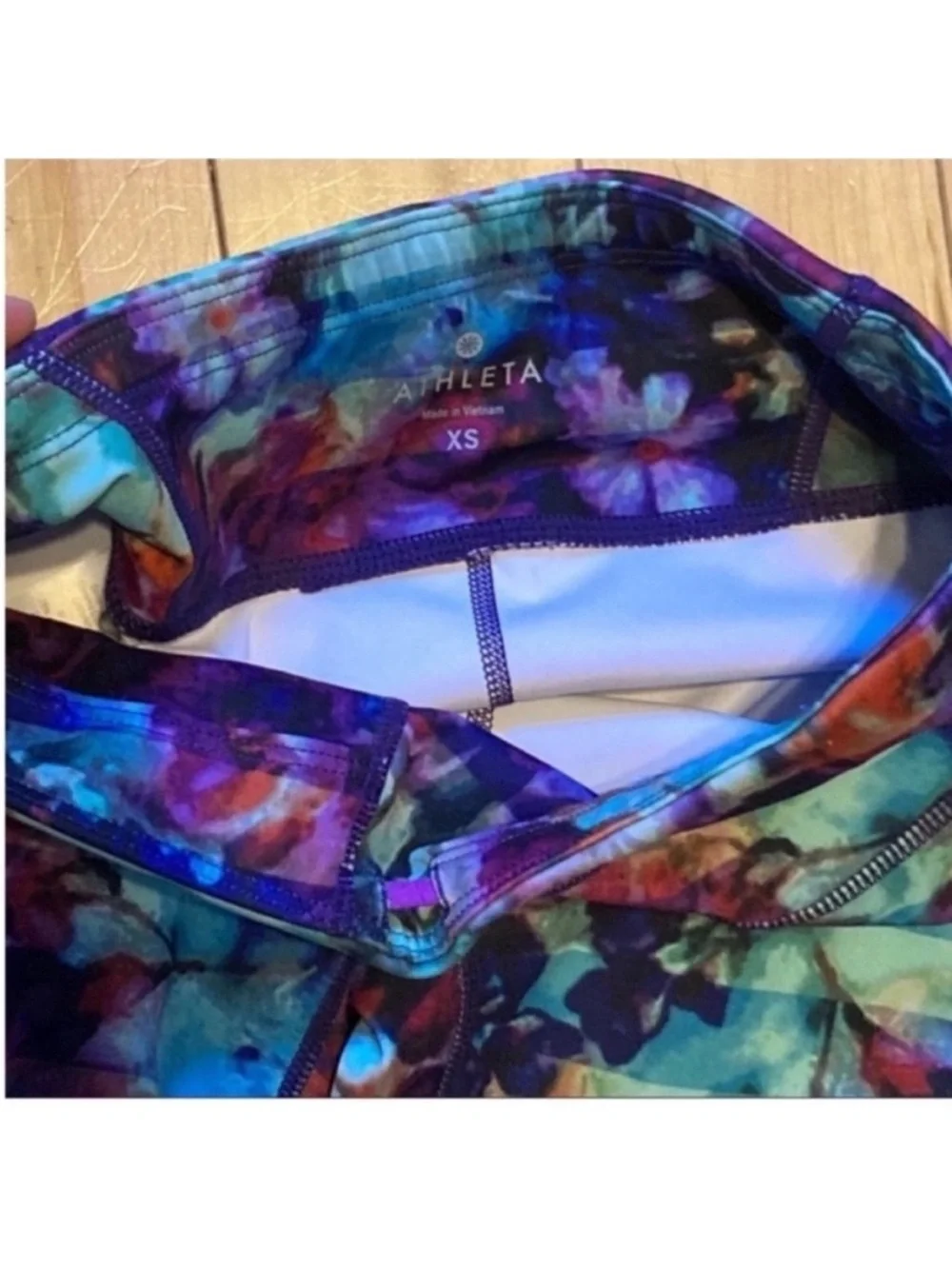 Athleta Floral Fade Sonar Capri Leggings Tights compression blue purple XS